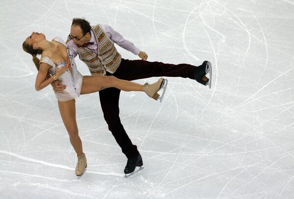 Выступление танцевальной пары из Германии на соревнованиях по фигурному катанию на Олимпиаде в Сочи, 16 февраля 2014 года. - Sputnik Латвия