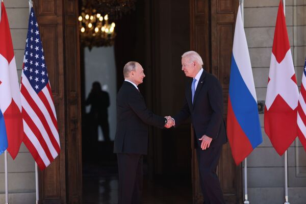16. jūnijs. Krievijas un ASV prezidenti Vladimirs Putins un Džo Baidens tikās Ženēvā 16. jūnijs. Krievijas un ASV prezidenti Vladimirs Putins un Džo Baidens tikās Ženēvā - Sputnik Latvija