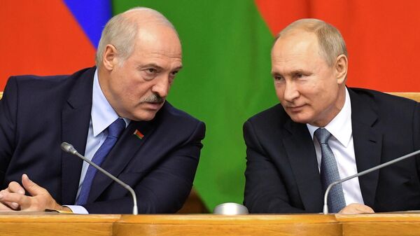 Президент РФ Владимир Путин и президент Беларуси Александр Лукашенко, архивное фото - Sputnik Латвия