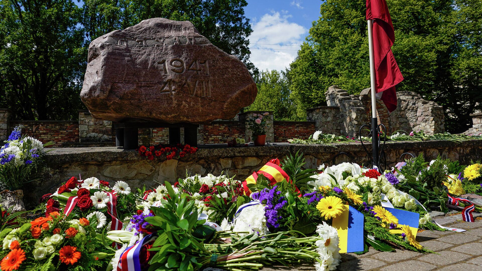 Мемориал Рижской хоральной синагоги в День памяти геноцида еврейского народа в Латвии - Sputnik Latvija, 1920, 06.09.2021