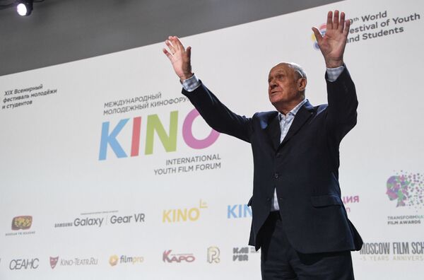 Radošā tikšanās ar kinorežisoru Vladimiru Meņšovu Vispasaules XIX jauniešu un studentu festivāla ietvaros Sočos. Radošā tikšanās ar kinorežisoru Vladimiru Meņšovu Vispasaules XIX jauniešu un studentu festivāla ietvaros Sočos. - Sputnik Latvija