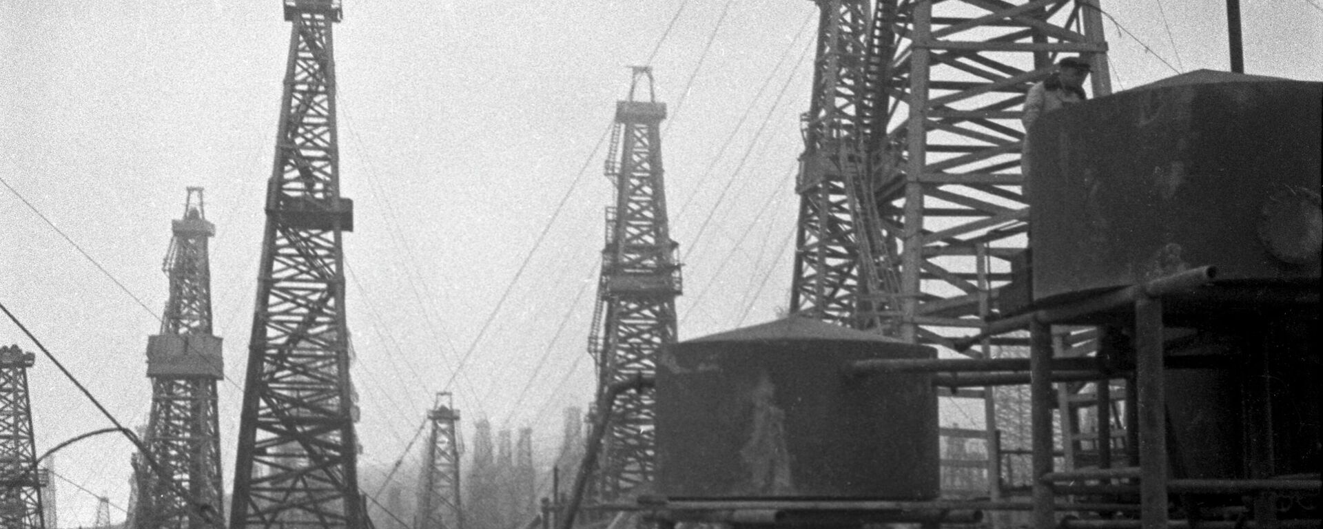 Naftas ieguve Baku. 1939. gads - Sputnik Latvija, 1920, 22.07.2021
