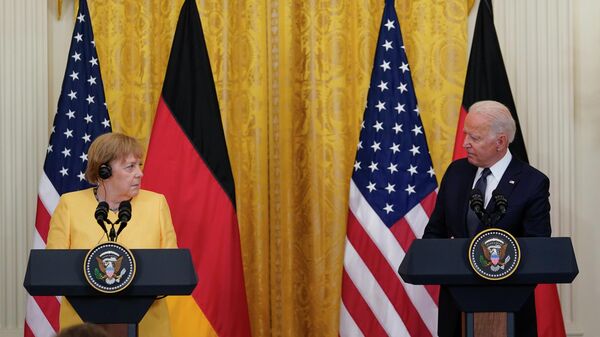 ASV prezidents Džo Baidens un Vācijas kanclere Angela Merkele - Sputnik Latvija