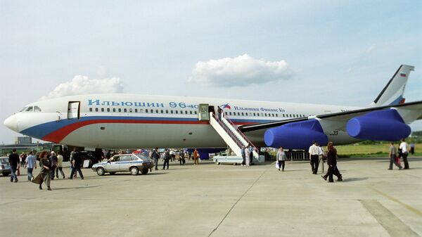 Tālmaģistrālā lidmašīna Il-96-400 - Sputnik Latvija
