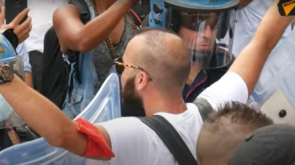 Протесты в Риме против санитарных пропусков - Sputnik Latvija