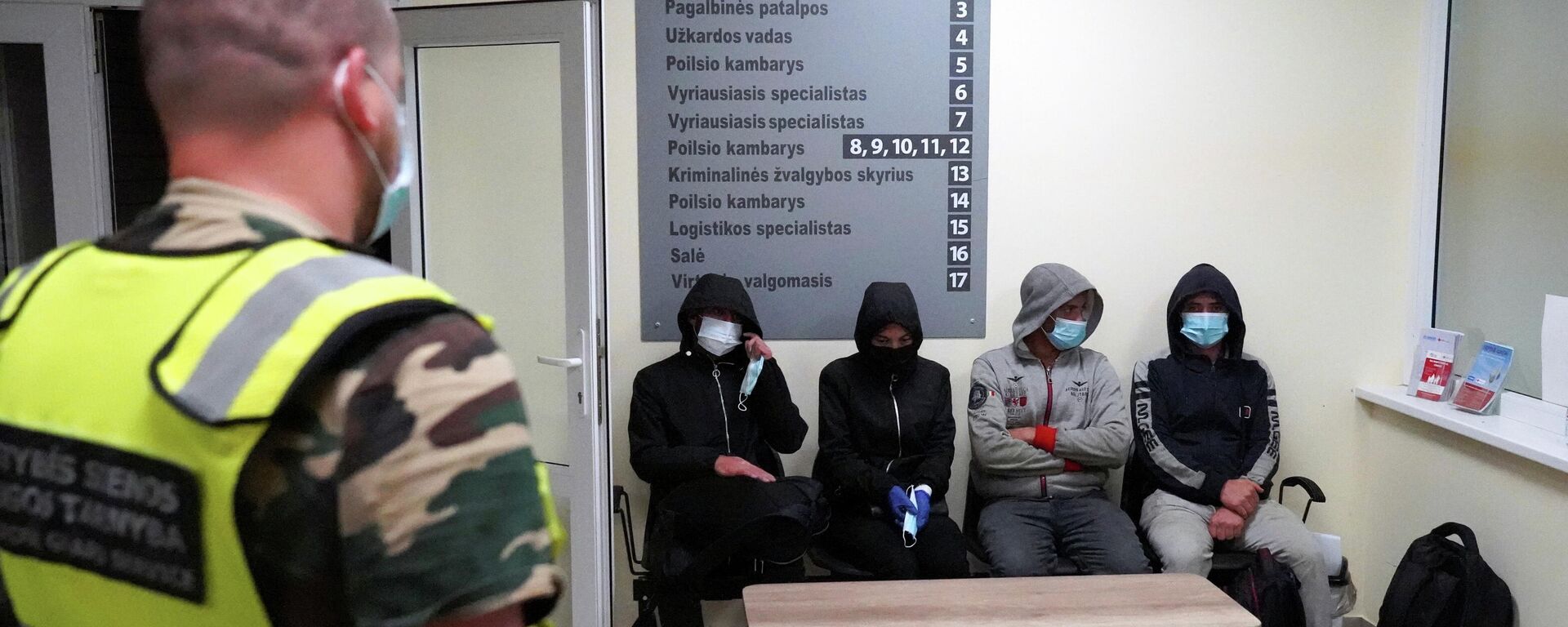 Нелегальные мигранты, задержанные при пересечении белорусско-литовской границы - Sputnik Латвия, 1920, 28.07.2021
