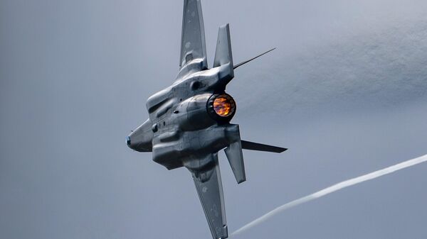Истребитель-бомбардировщик F-35 - Sputnik Латвия