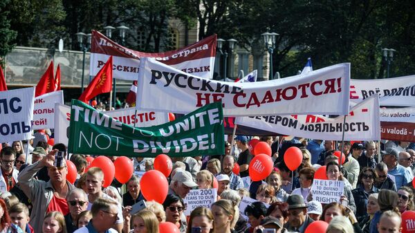Марш в защиту русских школ в Латвии - Sputnik Латвия
