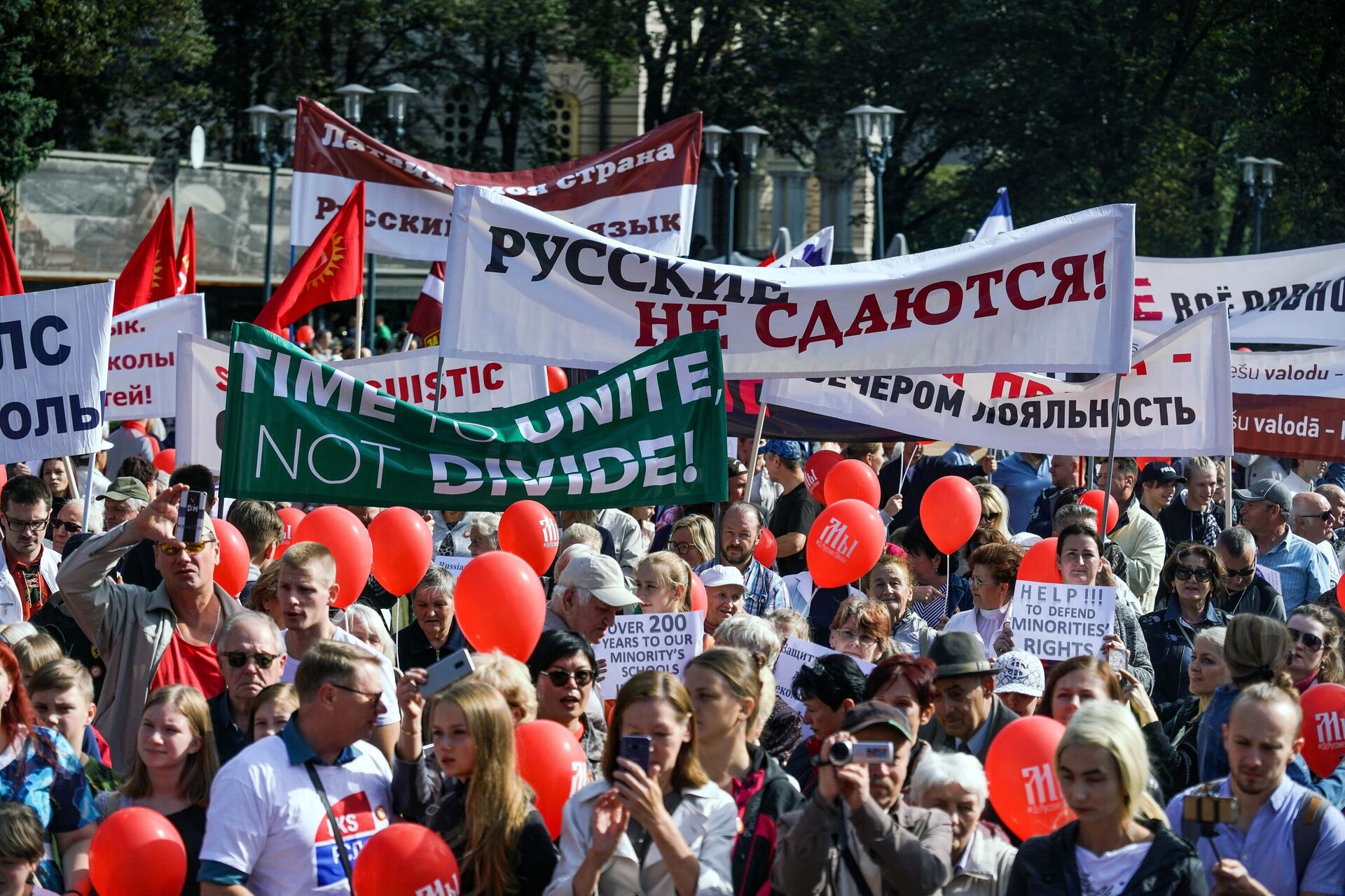 Марш в защиту русских школ в Латвии Марш в защиту русских школ в Латвии - Sputnik Латвия, 1920, 25.11.2021
