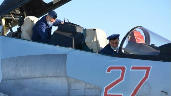Экипажи истребителей Су-30СМ ВКС РФ провели совместную летную тренировку с летчиками ВВС Армии Китая - Sputnik Latvija