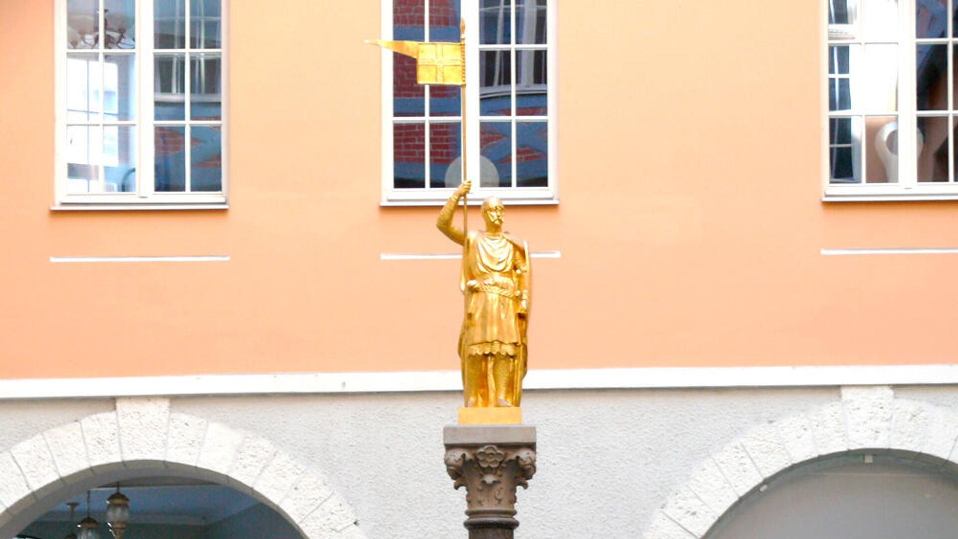 Статуя Золотой рыцарь в Риге - Sputnik Латвия, 1920, 22.07.2021