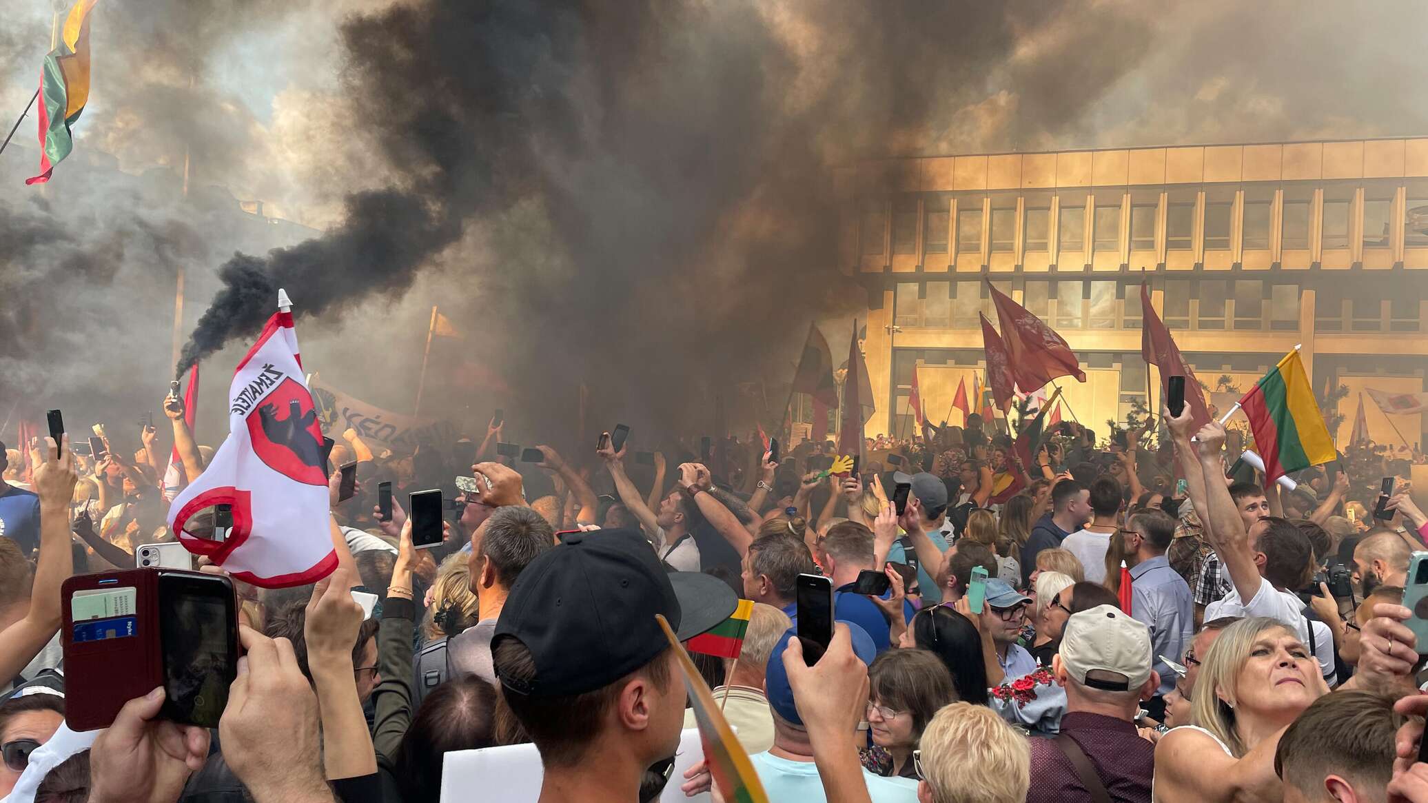 Литва люди. Литва независимость в 2004. Литва кризис. Митинг в вильнюсе 2022. 11 марта день восстановления независимости литвы.