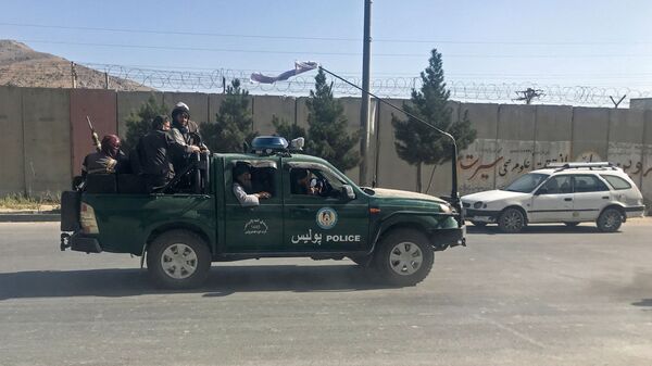 Боевики Талибан* на улицах Кабула  - Sputnik Latvija