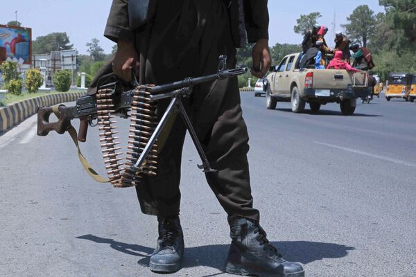 "Taliban"* kaujinieks Afganistānas pilsētā Herātā. "Taliban"* kaujinieks Afganistānas pilsētā Herātā. - Sputnik Latvija
