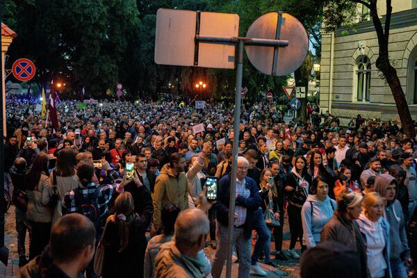 Акция протеста в Риге собрала несколько тысяч участников Акция протеста в Риге собрала несколько тысяч участников - Sputnik Латвия