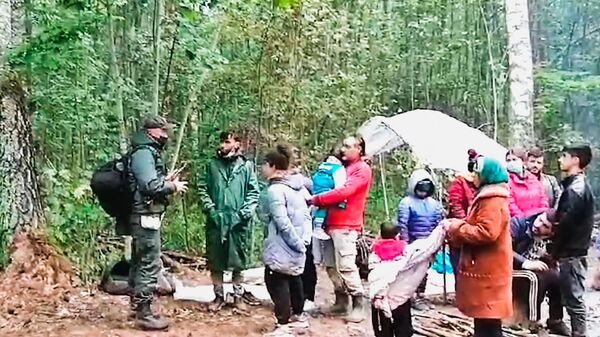 Nelegālie migranti, kas tik aizturēti uz Latvijas un Baltkrievijas robežas - Sputnik Latvija