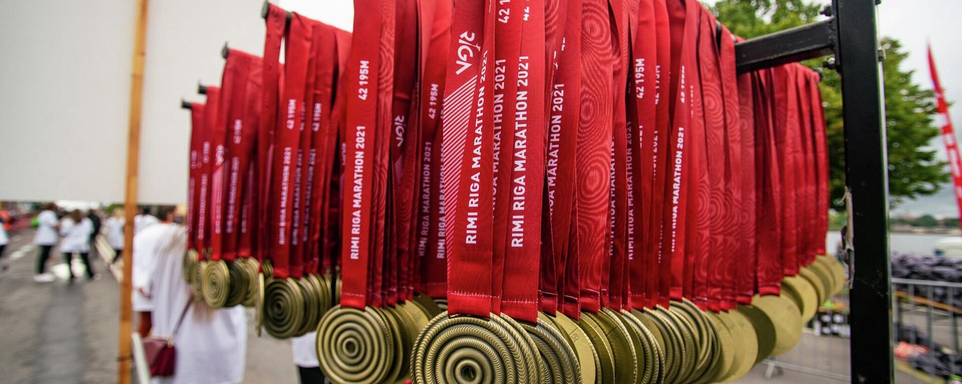 Медали за успешное завершение дистанции Рижского марафона - Sputnik Латвия, 1920, 29.08.2021