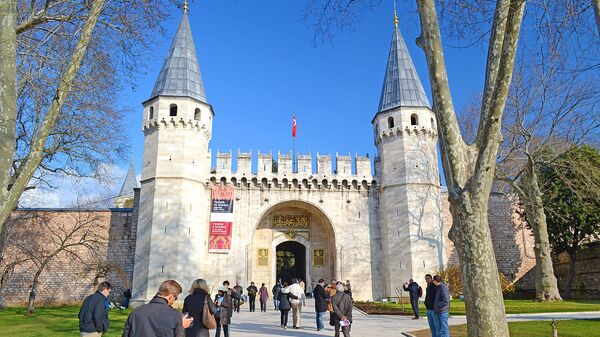 Врата приветствия дворца Топкапы в Стамбуле - Sputnik Latvija
