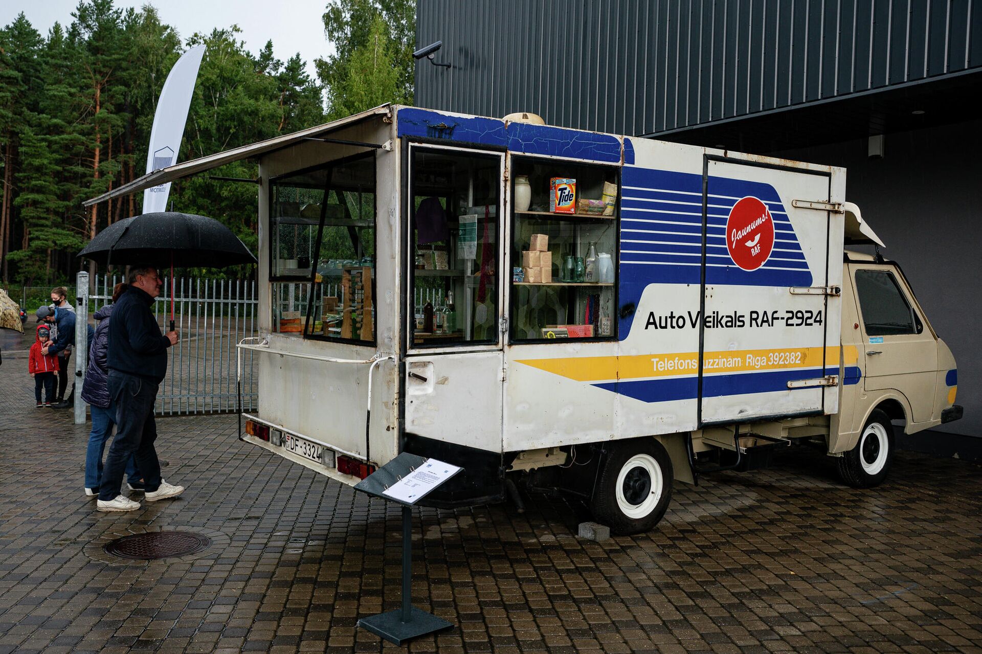 Продукт 90-х годов, автомагазин на базе RAF Latvija Продукт 90-х годов, автомагазин на базе RAF Latvija - Sputnik Латвия, 1920, 05.09.2021
