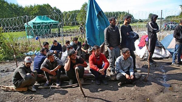 Афганские беженцы, находящиеся на польско-белорусской границе, 13 сентября 2021 года - Sputnik Латвия