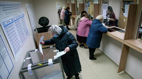 В консульском отделе посольства России в Латвии открылся участок № 8180 для голосования на выборах депутатов Государственной Думы Федерального Собрания Российской Федерации восьмого созыва - Sputnik Латвия