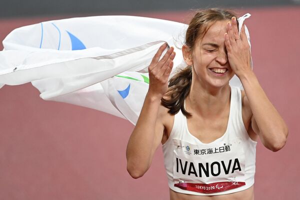 Krievu sportiste Jeļena Ivanova, sudraba medaļas ieguvēja 100 metru skrējienā T36 klasē XVI Paralimpiskajās pēlēs Krievu sportiste Jeļena Ivanova, sudraba medaļas ieguvēja 100 metru skrējienā T36 klasē XVI Paralimpiskajās pēlēs - Sputnik Latvija
