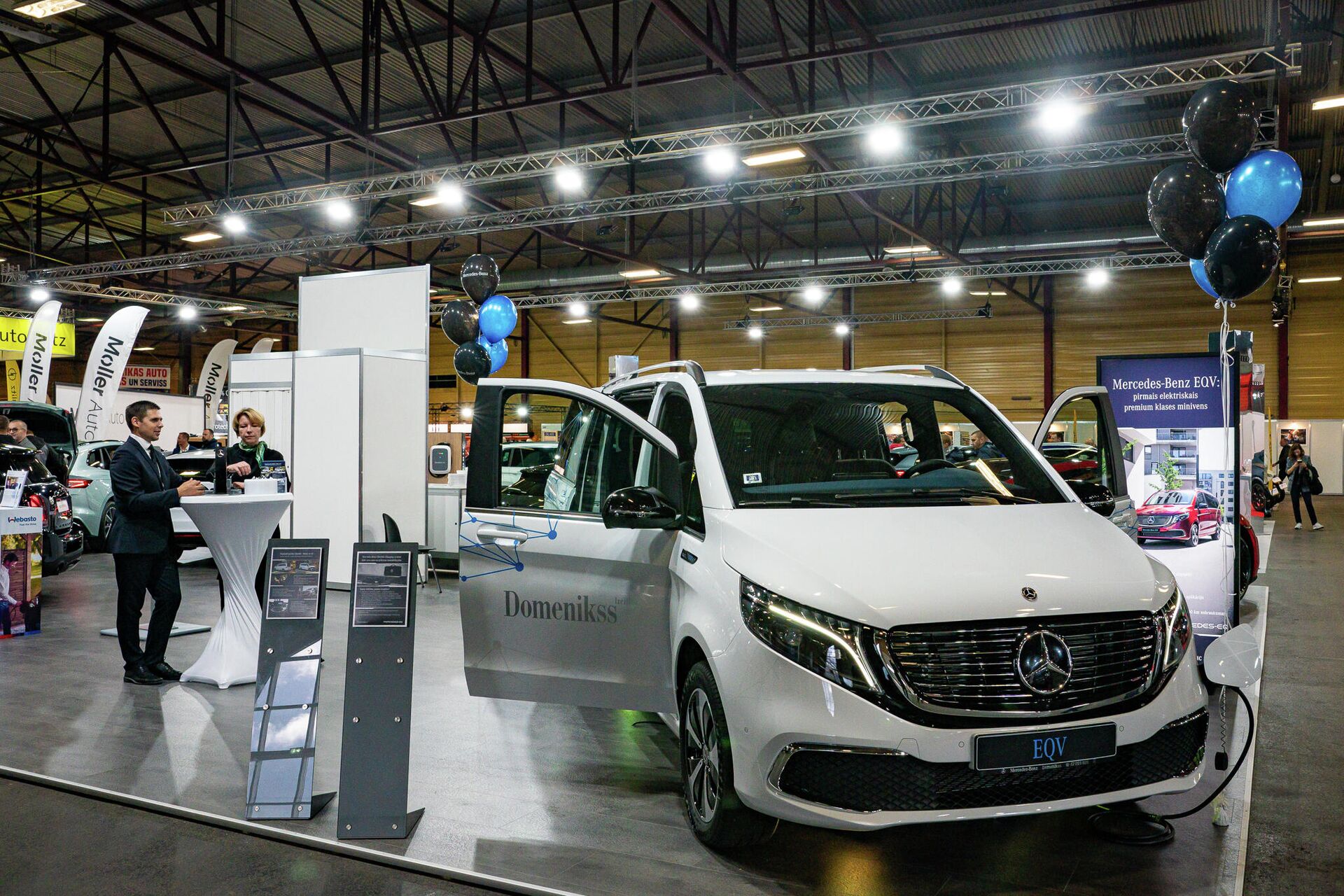 Целый стенд на выставке Auto 2021 посвещен электромобилям Целый стенд на выставке Auto 2021 посвещен электромобилям - Sputnik Латвия, 1920, 25.09.2021
