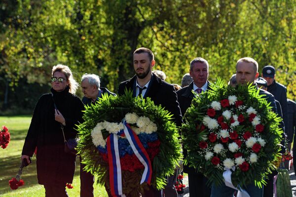 У Саласпилсского мемориала прошла памятная акция в 77-ю годовщину освобождения лагеря У Саласпилсского мемориала прошла памятная акция в 77-ю годовщину освобождения лагеря - Sputnik Латвия