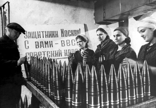 1941.-1945. gada Lielais Tēvijas karš. Munīcijas ražošana vienā no Maskavas rūpnīcām 1941.-1945. gada Lielais Tēvijas karš. Munīcijas ražošana vienā no Maskavas rūpnīcām - Sputnik Latvija