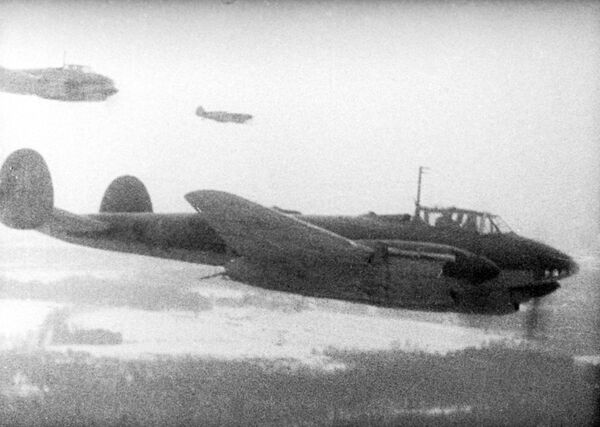 1941. gada decembris. Padomju spēku pretuzbrukums Piemaskavā. Rietumu fronte. Kadrs no dokumentālās filmas "Maskavieši 1941. gadā" 1941. gada decembris. Padomju spēku pretuzbrukums Piemaskavā. Rietumu fronte. Kadrs no dokumentālās filmas "Maskavieši 1941. gadā" - Sputnik Latvija