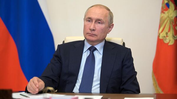 Президент РФ Владимир Путин проводит совещание с членами правительства - Sputnik Латвия
