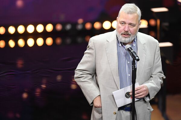 Laikraksta "Novaja gazeta" galvenais redaktors Dmitrijs Muratovs XXXIII Nacionālās kinematogrāfiskās prēmijas "NIKA" pasniegšanas ceremonijā 2020. gadā. Laikraksta "Novaja gazeta" galvenais redaktors Dmitrijs Muratovs XXXIII Nacionālās kinematogrāfiskās prēmijas "NIKA" pasniegšanas ceremonijā 2020. gadā. - Sputnik Latvija