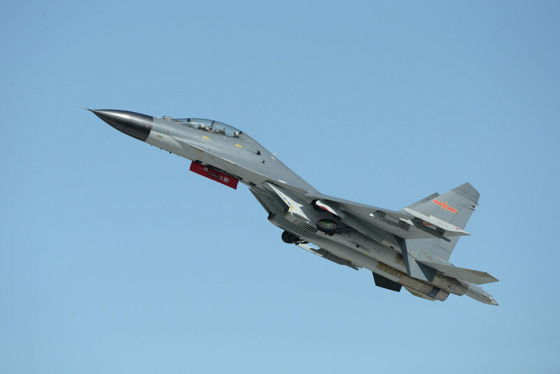 Истребитель Цзянь-11B (J-11B) ВВС КНР Истребитель Цзянь-11B (J-11B) ВВС КНР - Sputnik Latvija, 1920, 14.10.2021