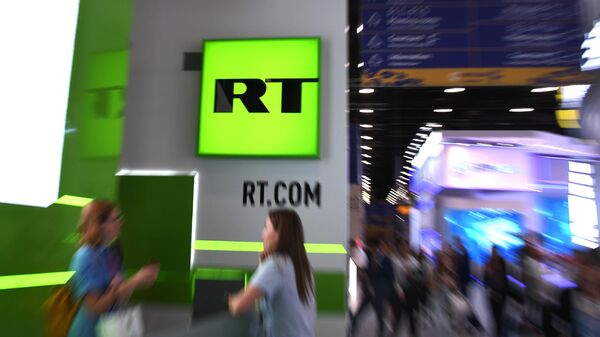 Логотип телеканала RT (Russia Today) - Sputnik Латвия