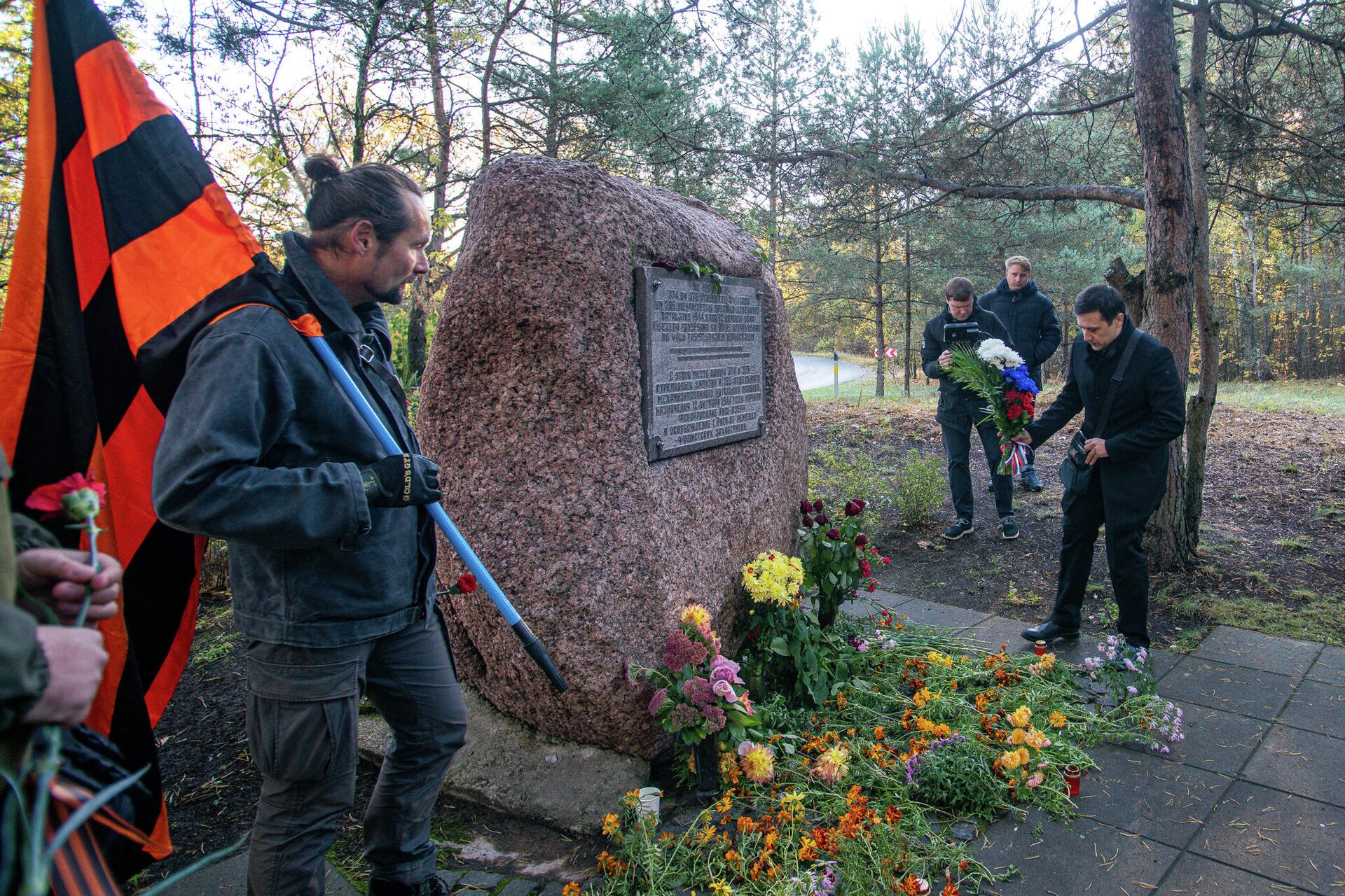 В Риге отметили 77-ю годовщину освобождения столицы от немецко-фашистских захватчиков В Риге отметили 77-ю годовщину освобождения столицы от немецко-фашистских захватчиков - Sputnik Латвия, 1920, 18.10.2021