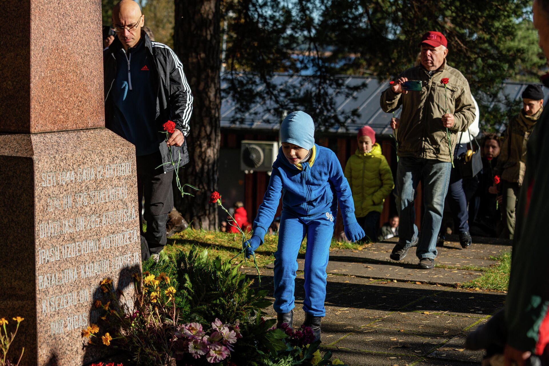 В Риге отметили 77-ю годовщину освобождения столицы от немецко-фашистских захватчиков В Риге отметили 77-ю годовщину освобождения столицы от немецко-фашистских захватчиков - Sputnik Латвия, 1920, 18.10.2021