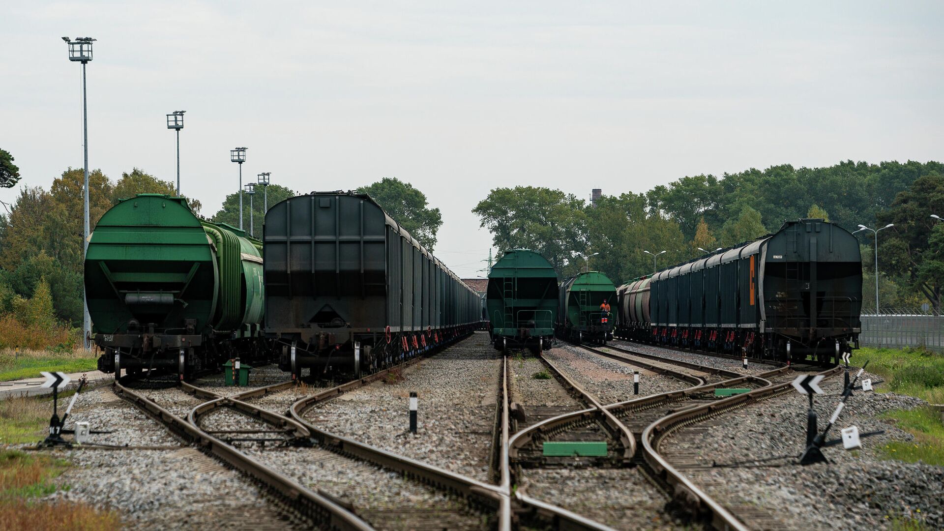 Железнодорожные вагоны с зерном на путях в Лиепае - Sputnik Латвия, 1920, 09.08.2022