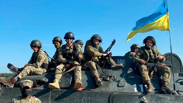 Украинские военные во время учений - Sputnik Latvija