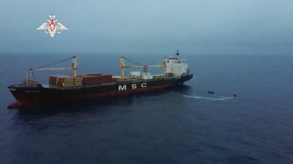 Морская пехота ВМФ России спасла судно от пиратов в Атлантике - видео Минобороны - Sputnik Латвия
