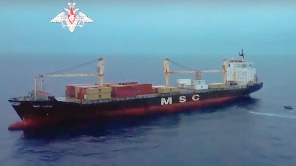 Krievijas jūrnieki izglābuši no pirātiem Panamas konteineru kuģi - Sputnik Latvija