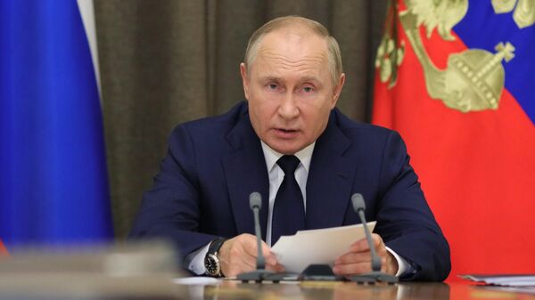 Президент РФ Владимир Путин проводит совещание с руководством Министерства обороны РФ и предприятий ОПК - Sputnik Латвия