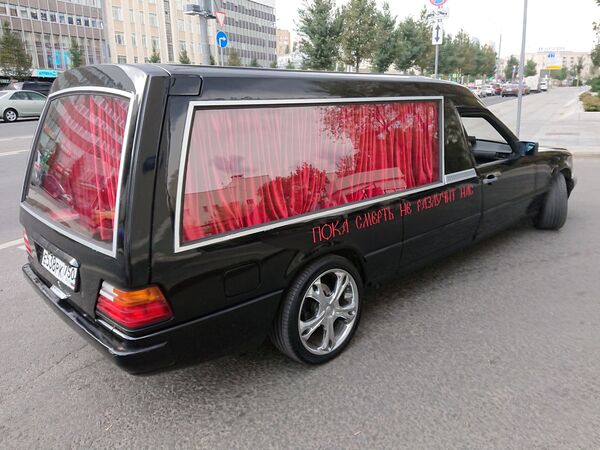 Свадебный автомобиль режиссера Константина Богомолова и телеведущей Ксении Собчак, 2019 год Свадебный автомобиль режиссера Константина Богомолова и телеведущей Ксении Собчак, 2019 год - Sputnik Латвия