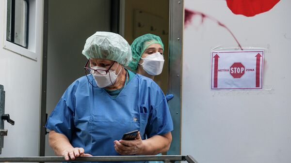 Медицинские работники передвижного рентгена - Sputnik Латвия