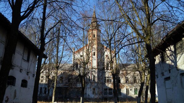 Заброшенная психиатрическая больница Алленберг находится в Знаменске в Калининградской области. Она работала с 1852 по 1940 год в Велау (как при немцах назывался город). Есть несколько версий того, что случилось с пациентами в 1940 году. Заброшенная психиатрическая больница Алленберг находится в Знаменске в Калининградской области. Она работала с 1852 по 1940 год в Велау (как при немцах назывался город). Есть несколько версий того, что случилось с пациентами в 1940 году. - Sputnik Латвия