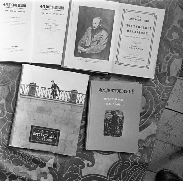 Fjodora Dostojevska romāna "Noziegums un sods" izdevums. No muzeja fondiem Fjodora Dostojevska romāna "Noziegums un sods" izdevums. No muzeja fondiem - Sputnik Latvija