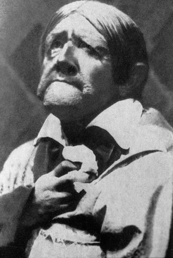 Krievu aktieris Mihails Čehovs (1891-1955 г. г.) Fomas Opiskina lomā izrādē "Stepančikovo ciems" pēc Dostojevska romāna motīviem. Latvijas Nacionālais teātris, Rīga, 1933. gads Krievu aktieris Mihails Čehovs (1891-1955 г. г.) Fomas Opiskina lomā izrādē "Stepančikovo ciems" pēc Dostojevska romāna motīviem. Latvijas Nacionālais teātris, Rīga, 1933. gads - Sputnik Latvija