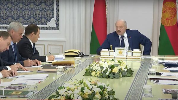 Esam gatavi jebkādiem soļiem: Lukašenko piedraudēja slēgt gāzes tranzītu Eiropai - Sputnik Latvija