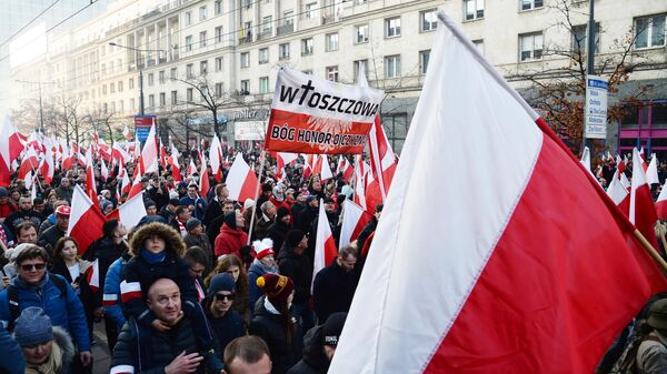 Участники марша националистов в Варшаве - Sputnik Латвия