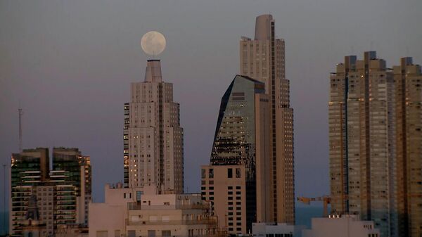 Так из Аргентины выглядит самое продолжительное за пять веков лунное затмение - Sputnik Latvija