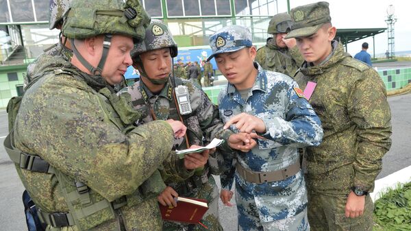 Военнослужащие КНР и России участвуют в совместном военном учении Мирная миссия - Sputnik Латвия